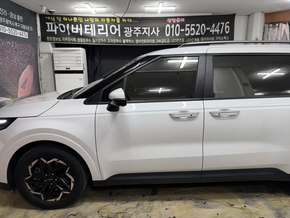 카니발 KA4 페이스리프트 엠비언트 시공 광주 · V4
